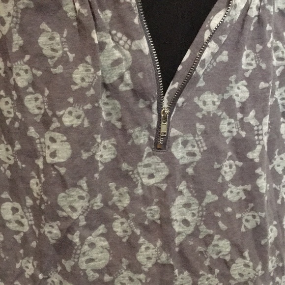 Grey White Skull Tank-top - Picture 2 of 8